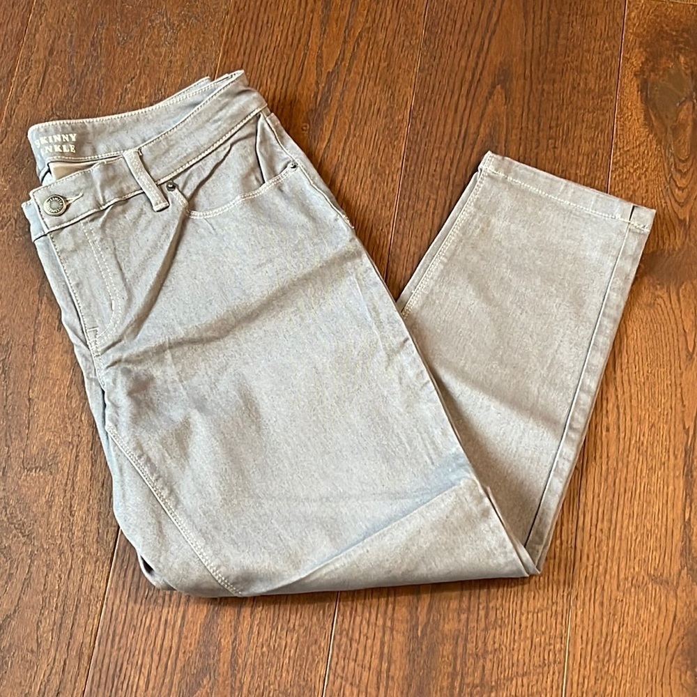 NWT The Limited Women’s Grey Skinny Ankle Jeans Size 12